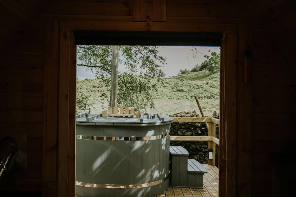 Ash Winter Retreat- Hot Tub & Log Bruner Бармут Екстериор снимка